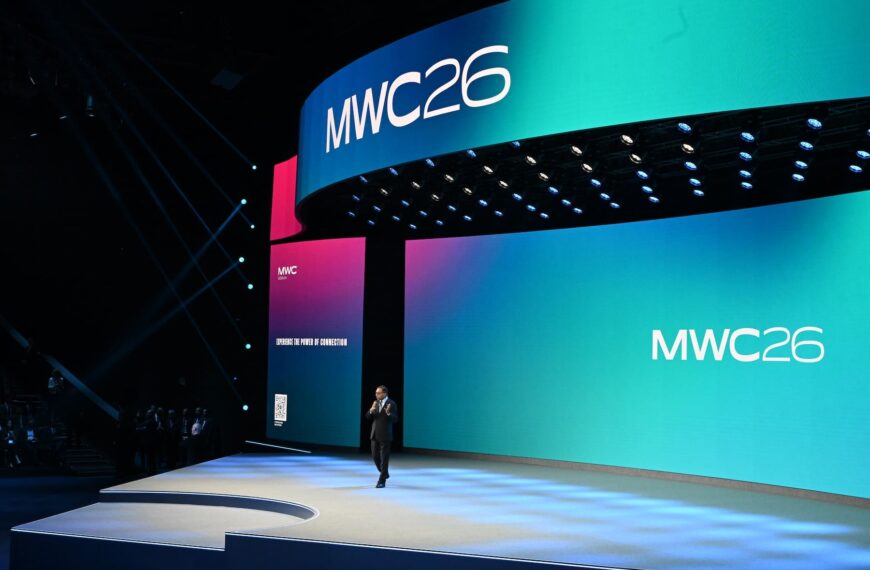 MWC 2026 start in Barcelona met een duidelijke boodschap: 5G voltooien, AI stimuleren en digitale beveiliging versterken