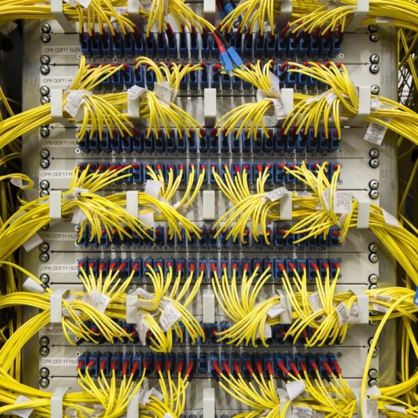 OXE Purple integreert SPE om spraaknetwerken te moderniseren zonder opnieuw te bekabelen