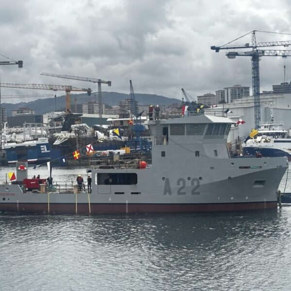 De Armada voegt de Proserpina toe om de onderzeese beveiliging te versterken