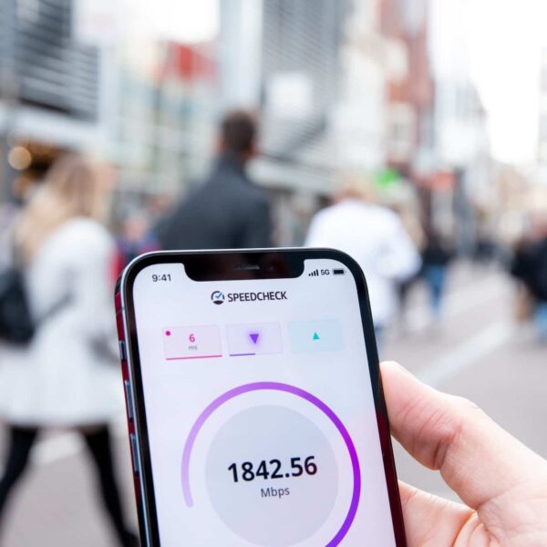 De regering stelt universele 100 Mb en sociale kortingen in telecommunicatie voor