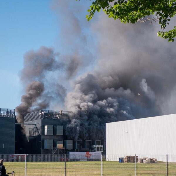 Grote brand bij datacenter van NorthC in Almere leidt tot evacuatie