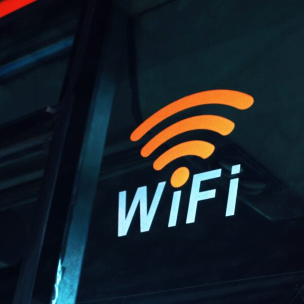 De connectiviteit op het platteland in Spanje verbetert, maar 5G SA en gigabit blijven de kloof markeren