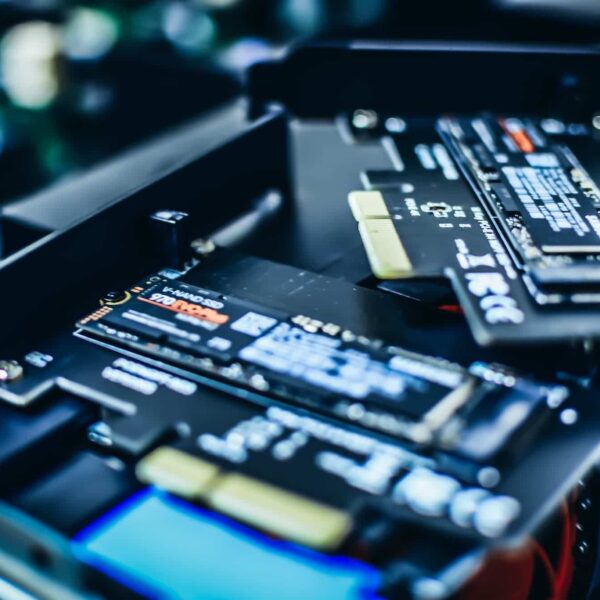 De autonome AI verhoogt de vraag naar bedrijfsspecifieke SSD’s en onder druk zet NAND