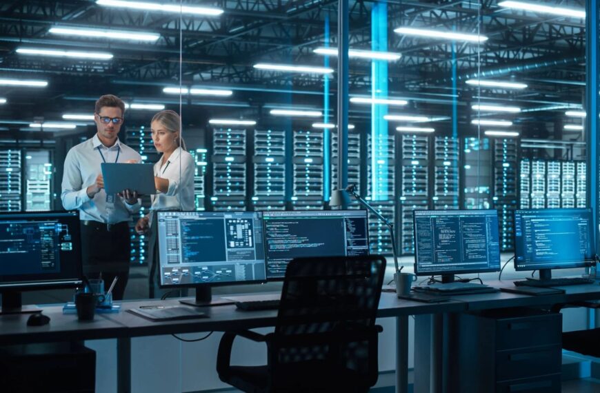 IBM en Red Hat breiden Lightwell uit met nieuwe oplossingen voor het bouwen van de vertrouwen infrastructure voor open source in het tijdperk van AI