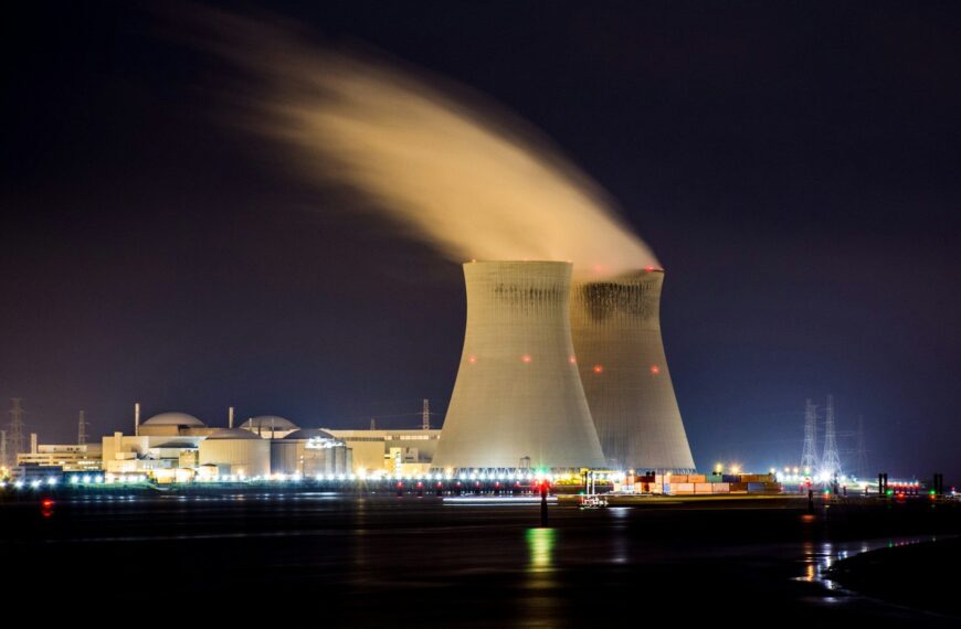 AI verhoogt de vraag naar elektriciteit en brengt kernenergie terug op de radar van de technologiebedrijven