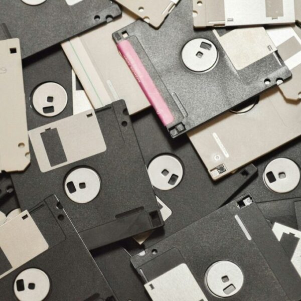 De 8-inch floppy disk: het IBM-uitvinding dat de moderne draagbare opslag voortbracht