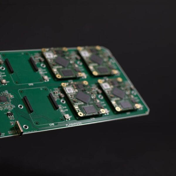 FlashRock programmeert tot zeven Raspberry Pi Compute Module tegelijk