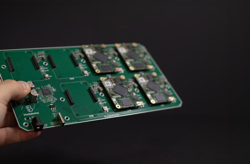 FlashRock programmeert tot zeven Raspberry Pi Compute Module tegelijk