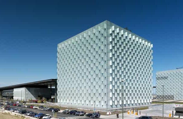 Telefónica vermindert kosten terwijl het haar inzet voor technologische infrastructuur herdefinieert